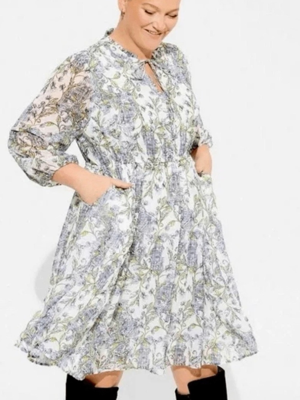 NWT Torrid Mini White Floral Tie-Neck Tiered Long Sleeve Dress Size 4 or 26